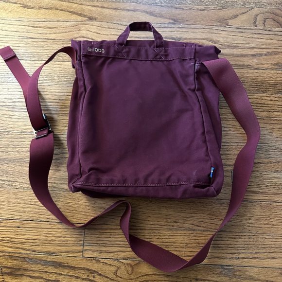 Fjällräven Crossbody Foldsack No. 3 6L in Dark Garnet - Picture 4 of 10